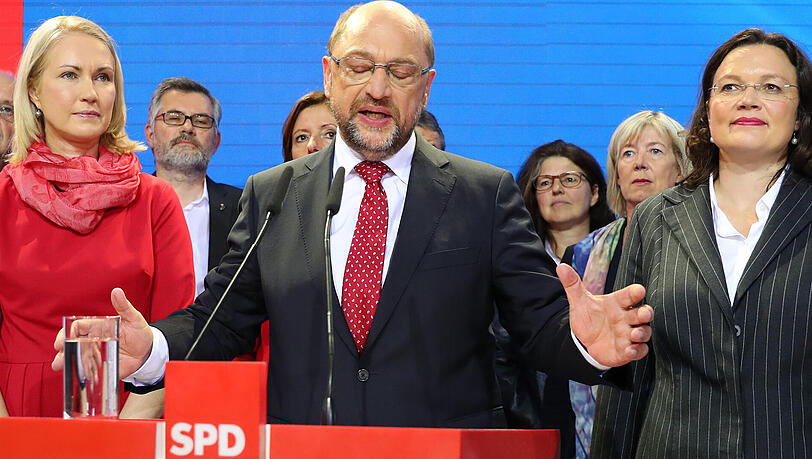 Mehr als ein Drittel der Deutschen findet, dass Schulz nach seiner klaren Wahlniederlage nicht Parteichef bleiben kann Mehr als ein Drittel der Deutschen findet, dass Schulz nach seiner klaren Wahlniederlage nicht Parteichef bleiben kann