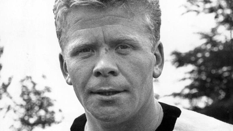 Der frühere Fußball-Nationalspieler Helmut Haller in einer undatierten Archivaufnahme. Foto: dpa/Archivbild Der frühere Fußball-Nationalspieler Helmut Haller in einer undatierten Archivaufnahme. Foto: dpa/Archivbild