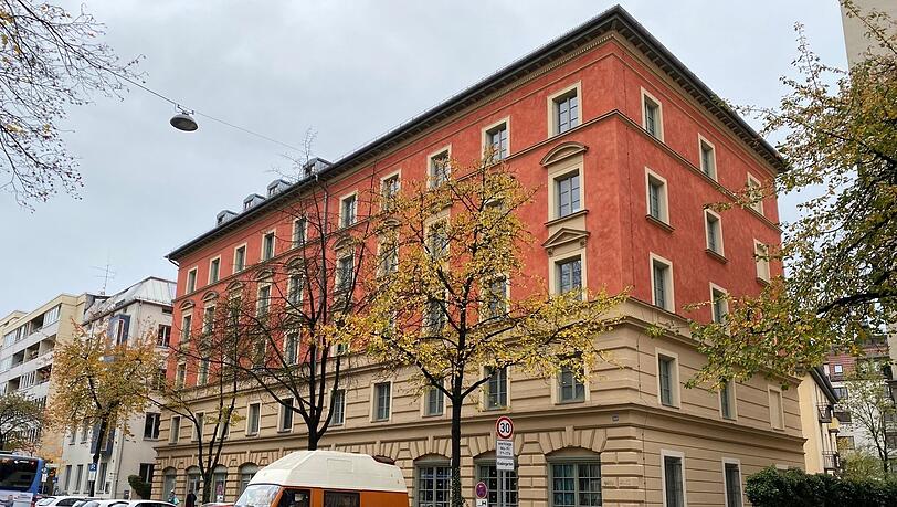 Palais: Sieht bewohnt aus - hat aber nur mehr einen Bewohner. Palais: Sieht bewohnt aus - hat aber nur mehr einen Bewohner.