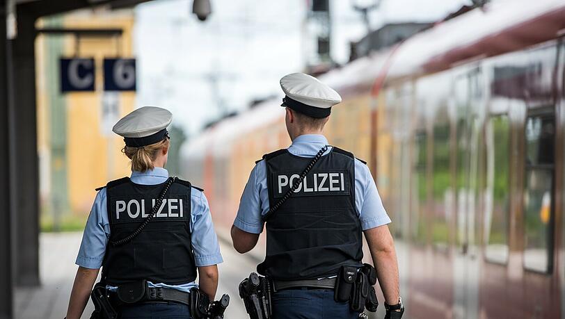 Beamte der Bundespolizei übernahmen den Langfinger, die Ware im Wert von rund 100 Euro ging wieder in den Verkauf. (Symbolbild)