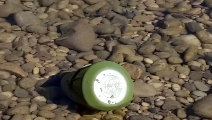 Diesen Fund machte ein Jugendlicher in der Isar. Er stellte sich als Handgranate heraus. Diesen Fund machte ein Jugendlicher in der Isar. Er stellte sich als Handgranate heraus.