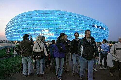 Ungeliebt bei den Fans und wohl doch die Spielstätte der Zukunft: Die Allianz Arena.