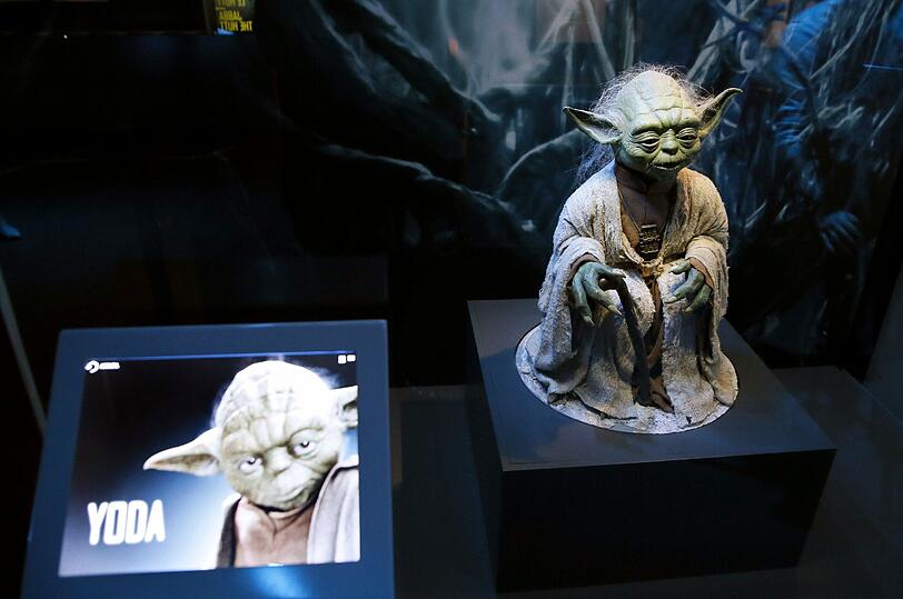 "Immer zwei es sind! Ein Schüler und ein Meister!":Die Zitate von Jedi-Meister Yoda sind Kult. In Paris steht jetzt eine Original-Figur aus dem Film.