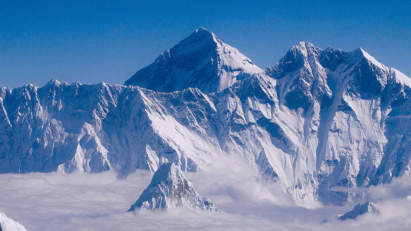 Er übt die ultimative Anziehungskraft auf Bergsportler aus: der Mount Everest.