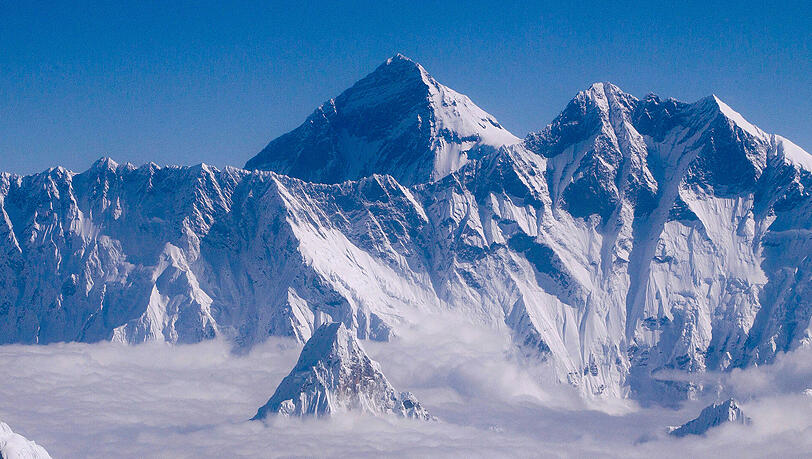 Er übt die ultimative Anziehungskraft auf Bergsportler aus: der Mount Everest. Er übt die ultimative Anziehungskraft auf Bergsportler aus: der Mount Everest.