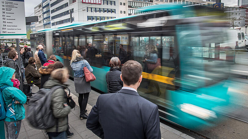 Die meisten Fahrgäste sind mit der Bahn oder dem Bus unterwegs.