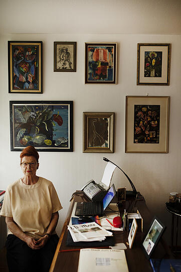 Brigitte Wagner in ihrem Zuhause im Dorf.
