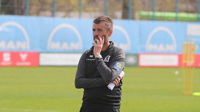 Löwen-Trainer Michael Köllner am Mittwoch im Training.