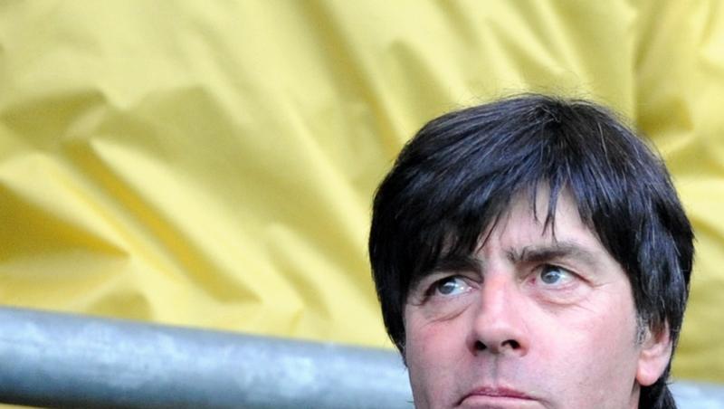 Der liebe Jogi wird immer mehr zur Reizfigur: Bundestrainer Löw, der erneut seine Stars abwatschte. Der liebe Jogi wird immer mehr zur Reizfigur: Bundestrainer Löw, der erneut seine Stars abwatschte.