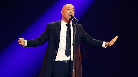 Beim Unheilig-Comeback stürzt der Graf von der Bühne.