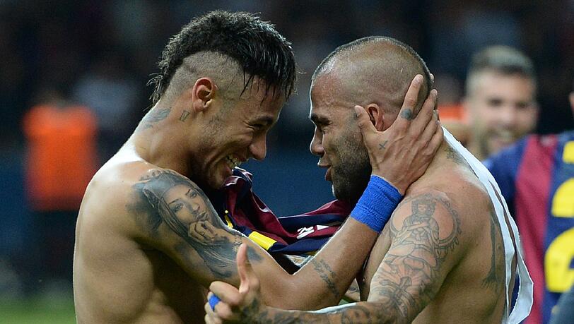 Ausgelassen feiert der FC Barcelona feiert seinen 3:1-Sieg über Juventus Turin in Champions-League. Die Bilder der Fußball-Party. Ausgelassen feiert der FC Barcelona feiert seinen 3:1-Sieg über Juventus Turin in Champions-League. Die Bilder der Fußball-Party.