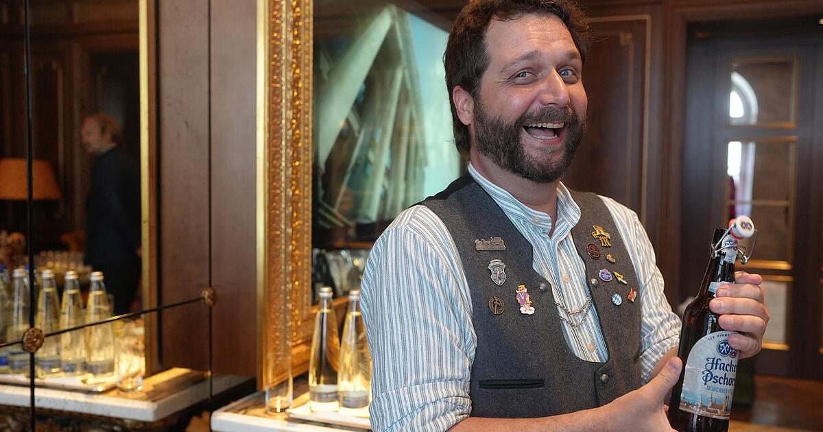 M-nchen-Biersommelier-im-Hotel-Vier-Jahreszeiten-verkostet-sechs-Traditionsbiere