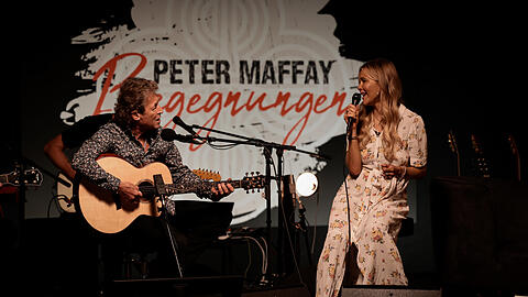 Redet und singt mit seinen Gästen in der neuen Sendung: Rockstar Peter Maffay mit Autorin Laura Karasek.