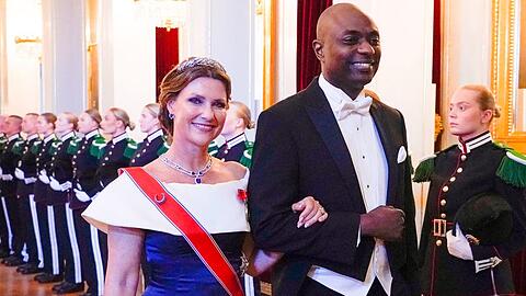 Die norwegische Prinzessin Märtha Louise und ihr Verlobter, der US-Schamane Durek Verrett, freuen sich auf die Hochzeit.