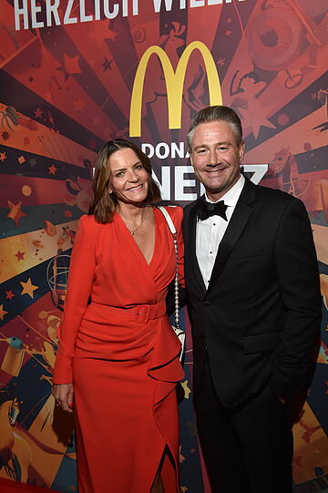 Sasha und Ehefrau Julia Röntgen auf der "McDonald's"-Gala in München.