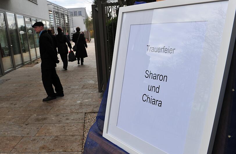 Krailling trauert um Sharon und Chiara: Die Bilder von der Trauerfeier