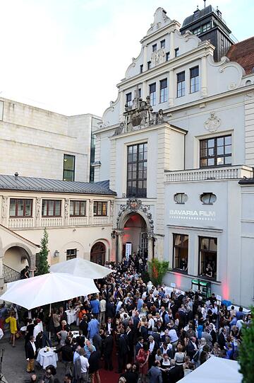 Der EmpfangBeim Empfang von Bavaria Film im Künstlerhaus am Lenbachplatz zeigte sich wieder allerlei Pominenz aus Film und Fehrnsehn. Anlass war das Filmfest München.