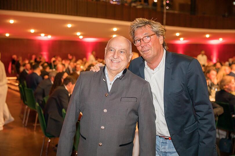 Angermaier-Chef Axel Munz zusammen mit Moderator Stefan Schneider.