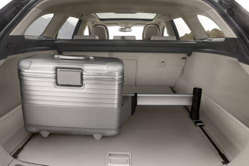Groß und glattflächig: Der Kofferraum des Avensis Kombi ist gut nutzbar.
