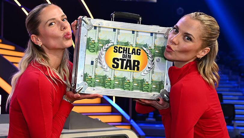 Die "Schlag den Star"-Gewinnerinnen freuen sich &uuml;ber ihren Geldkoffer: Valentina und Cheyenne Pahde.