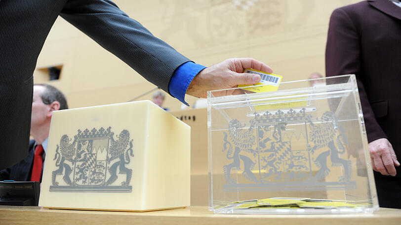 Abstimmung im Bayerischen Landtag. Beim Votum über das Polizeiaufgabengesetz kam es zu einer Panne.