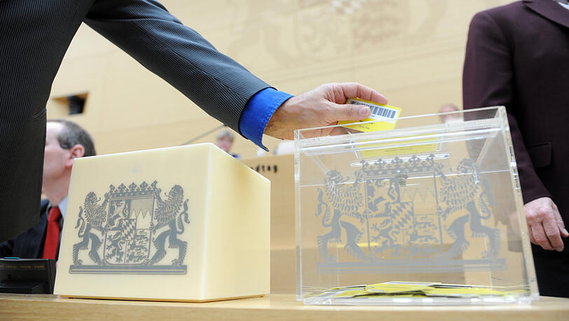 Abstimmung im Bayerischen Landtag. Beim Votum über das Polizeiaufgabengesetz kam es zu einer Panne.