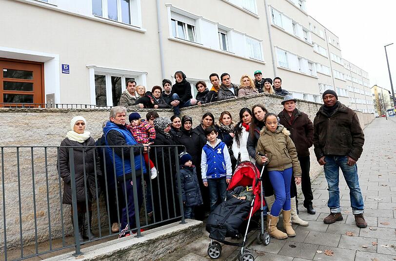 &bdquo;Wir haben wenig, aber die GBW langt trotzdem kräftig zu&ldquo;: Diese Bewohner der Wotanstraße klagen über eine Mieterhöhung um 15 Prozent.
