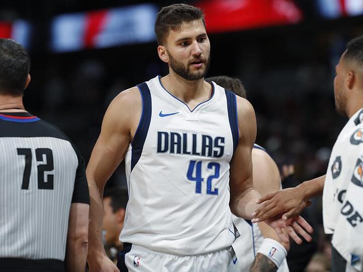 Maxi Kleber (M) erzielte beim Sieg gegen Orlando 14 Punkte.