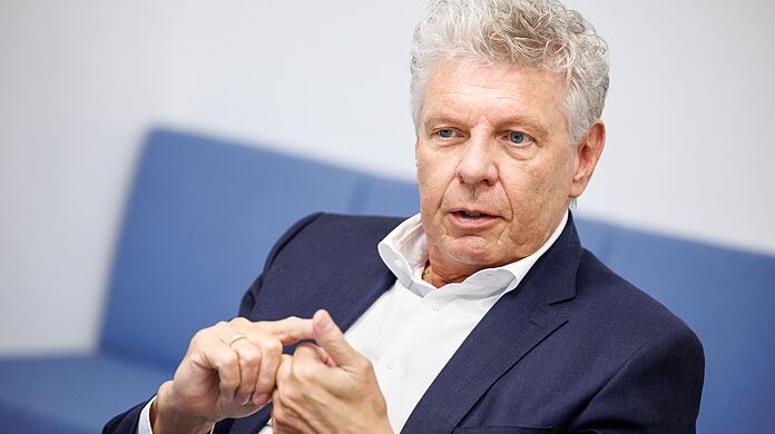 Dieter Reiter (SPD), Oberbürgermeister von München, spricht während eines Interviews.