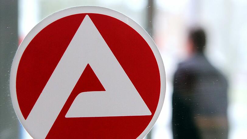 Die Münchner Agentur für Arbeit beschäftigt selber viele Mitarbeiter, über 100 davon befristet, um flexibel zu bleiben. Die Münchner Agentur für Arbeit beschäftigt selber viele Mitarbeiter, über 100 davon befristet, um flexibel zu bleiben.