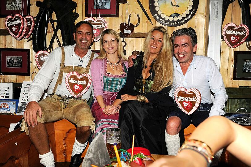 Kare und Dresscoded: Promis feiern in in der Hochreiter`s Haxenbraterei auf der Wiesn 2013