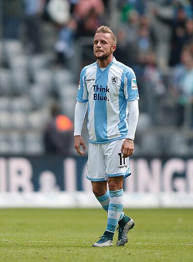 DANIEL ADLUNG NOTE 4: Versuchte viel und hatte viele Ballkontakte. Wenn die Löwen nach vorne spielten, lief's meist über den Mittelfeld-Chef. Aber auch er baute im Lauf des Spiels zusehends ab.
