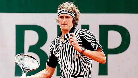 Alexander Zverev ist bei den French Open in die nächste Runde eingezogen.