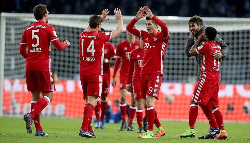 Der FC Bayern hat sich in der abgelaufenen Saison zum Experten für späte Tore gemausert. Elf Mal trafen die Münchner ab der 90. Minute plus Nachspielzeit und stellten damit einen neuen Bundesliga-Rekord auf. Auch am 21. Spieltag stand Hertha BSC gegen die Bayern vor einem Coup, ehe Robert Lewandowski dem Rekordmeister tief in der Nachspielzeit mit seinem Tor zum 1:1 noch einen Punkt rettete.