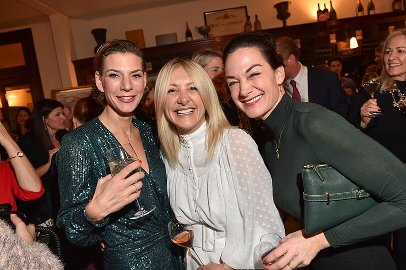 Sarah Kronsbein, Ayse Auth (Haarwerk) und Charlotte Gräfin von Oeynhausen
