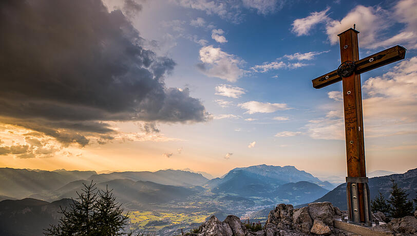 Den Jennergipfel als perfekten Aussichtspunkt liegt nur einen kurzen Fußmarsch von der Bergstation entfernt. Den Jennergipfel als perfekten Aussichtspunkt liegt nur einen kurzen Fußmarsch von der Bergstation entfernt.