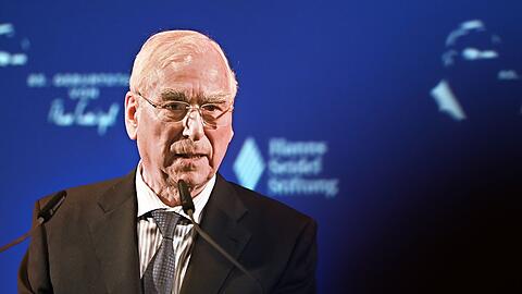 Theo Waigel hält einen neuen Anlauf bei der Maut für vertretbar. (Archivbild)
