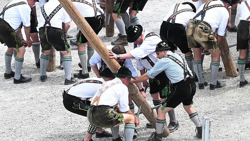 Zum 1. Mai werden wieder &uuml;berall in Bayern Maib&auml;ume aufgestellt. (Archivbild)