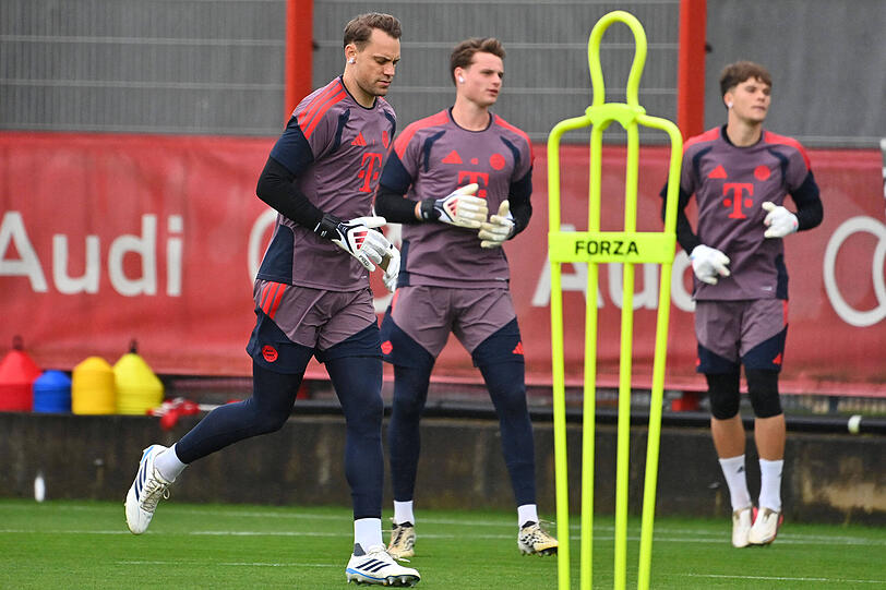 Neuer wird auch in dieser Saison Spiele an Kronprinz Jonas Urbig (M.) abgeben. Neuer wird auch in dieser Saison Spiele an Kronprinz Jonas Urbig (M.) abgeben.