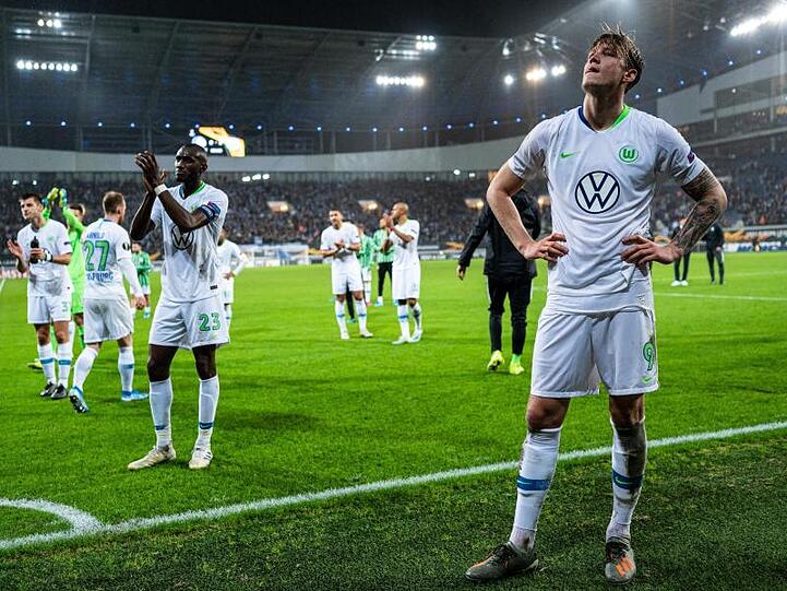 Enttäuscht: Die Wolfsburg-Spieler nach dem 2:2 in Gent.