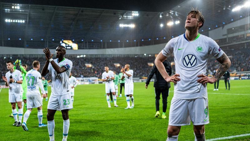 Enttäuscht: Die Wolfsburg-Spieler nach dem 2:2 in Gent. Enttäuscht: Die Wolfsburg-Spieler nach dem 2:2 in Gent.