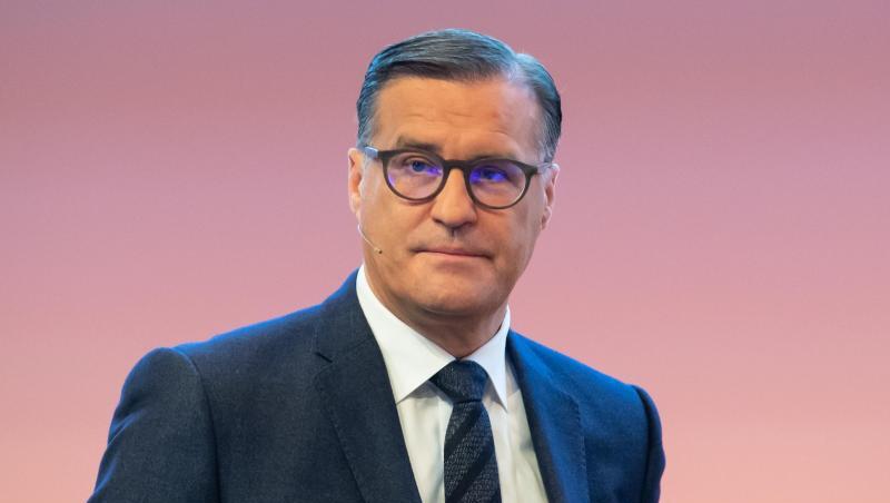 Olaf Berlien, Vorstandsvorsitzender von Osram, steht zu Beginn der Hauptversammlung von Osram im Kongresszentrum der Messe. Die Übernahme durch AMS kostet Osram-Chef Olaf Berlien den Job.
