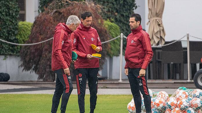 U23-Co-Trainer Stefan Buck (r.) mit Julian Nagelsmanns Assistenten Xaver Zembrod und Dino Toppmöller.
