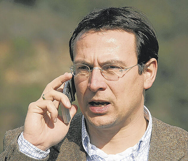 Immer das Handy am Ohr: FCN-Manager Martin Bader.