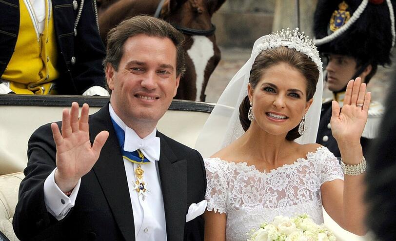 Prinzessin Madeleine und ihr Ehemann Chris O'Neill konnten nach dem Ja-Wort mit 400 Gästen im Königsschloss am Mälarsee feiern &ndash; bis in die Nacht. Die Bilder.