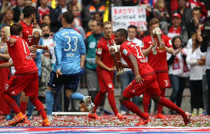 Konfetti, Bierduschen und Meisterschale: Die besten Bilder von der Bayern-Party aus der Allianz Arena!