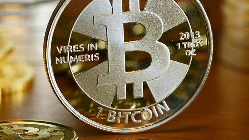Die relativ geringe Menge an Bitcoins macht die digitale Währung anfällig für Zockereien und starke Kursausschläge.