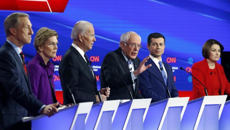 Die demokratischen Präsidentschaftsbewerber Tom Steyer (l-r), Elizabeth Warren, Joe Biden, Bernie Sanders, Pete Buttigieg und Amy Klobuchar während der letzten Fernsehdebatte vor den Vorwahlen. Die demokratischen Präsidentschaftsbewerber Tom Steyer (l-r), Elizabeth Warren, Joe Biden, Bernie Sanders, Pete Buttigieg und Amy Klobuchar während der letzten Fernsehdebatte vor den Vorwahlen.