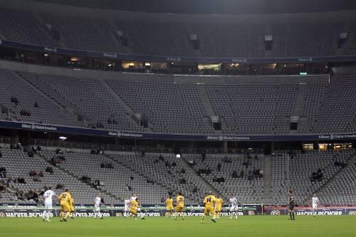 Fast ein Geisterspiel: So sah es vor einem Jahr in der Allianz Arena aus, als die Löwen im Pokal auf Duisburg trafen &ndash; und im Elfmeterschießen gewannen.