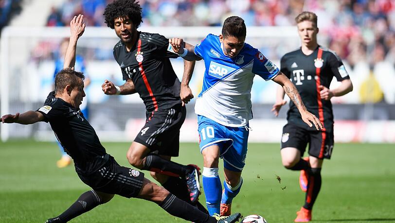 RAFINHA: NOTE 3.
Einer der Immerspieler (auch weil es keine wirkliche Alternative zu ihm gibt). Sicherte die rechte Seite gewohnt zuverlässig ab ohne zu glänzen. Im Passspiel und im taktischen Verständnis stets auf der Höhe. Holte sich Gelb ab (66.), erst seine zweite der Saison. RAFINHA: NOTE 3.
Einer der Immerspieler (auch weil es keine wirkliche Alternative zu ihm gibt). Sicherte die rechte Seite gewohnt zuverlässig ab ohne zu glänzen. Im Passspiel und im taktischen Verständnis stets auf der Höhe. Holte sich Gelb ab (66.), erst seine zweite der Saison.